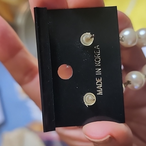 NWT Vintage Faux Pearl Chandelier Gold Tone Earrings for pierced ears - Picture 4 of 6